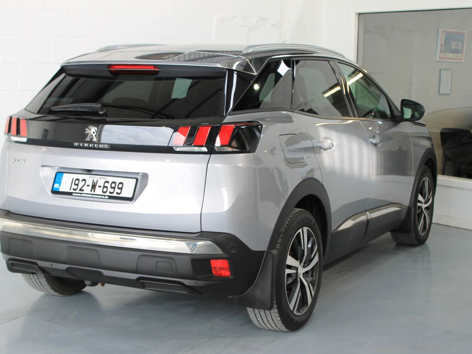 2019 Peugeot 3008 - image 6
