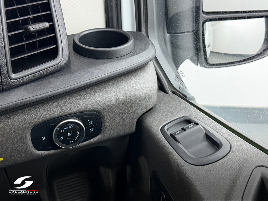 2022 Ford Transit - image 18