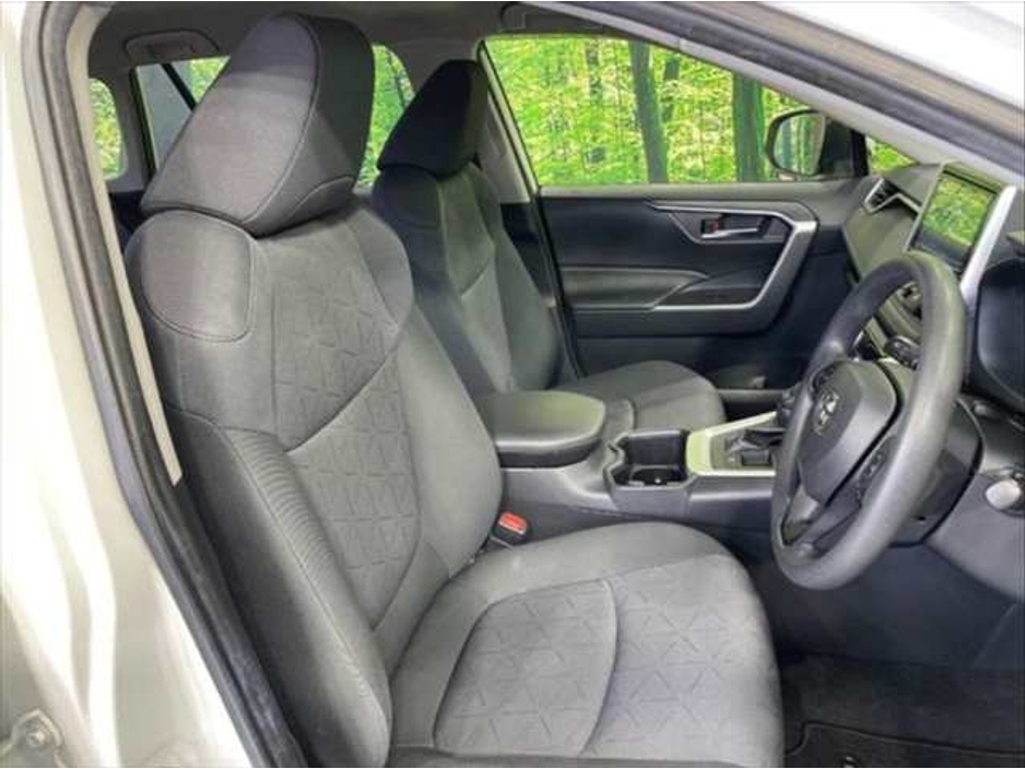 2022 Toyota Rav4 - image 6