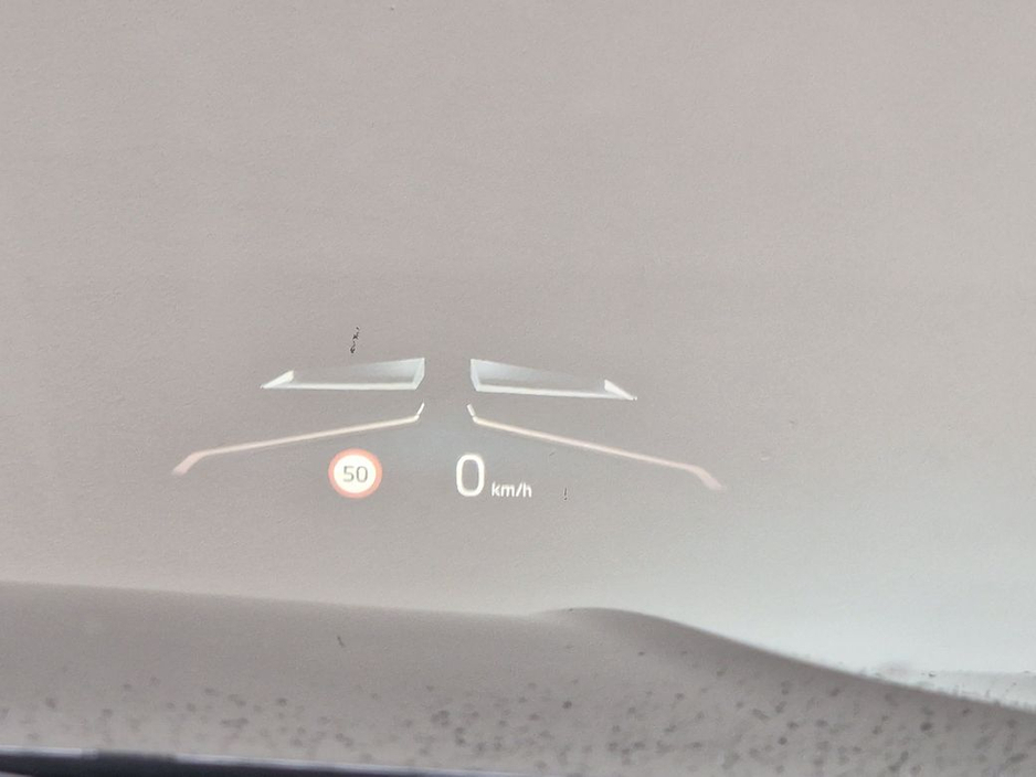 2023 BMW 3 Series - image 28