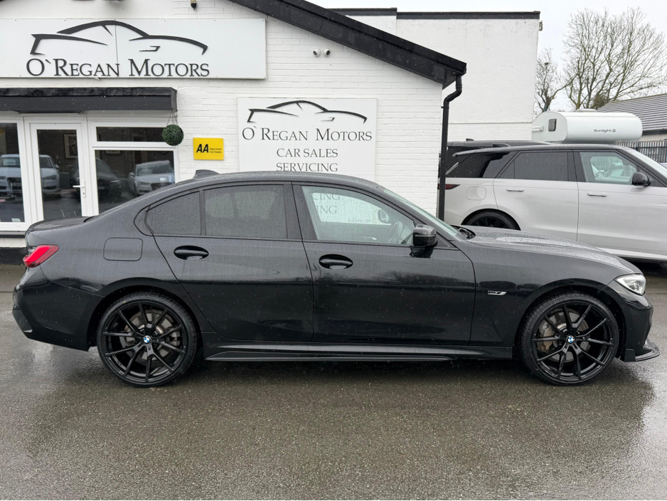 2022 BMW 3 Series - image 2