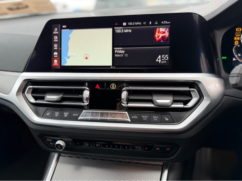 2020 BMW 3 Series - image 24