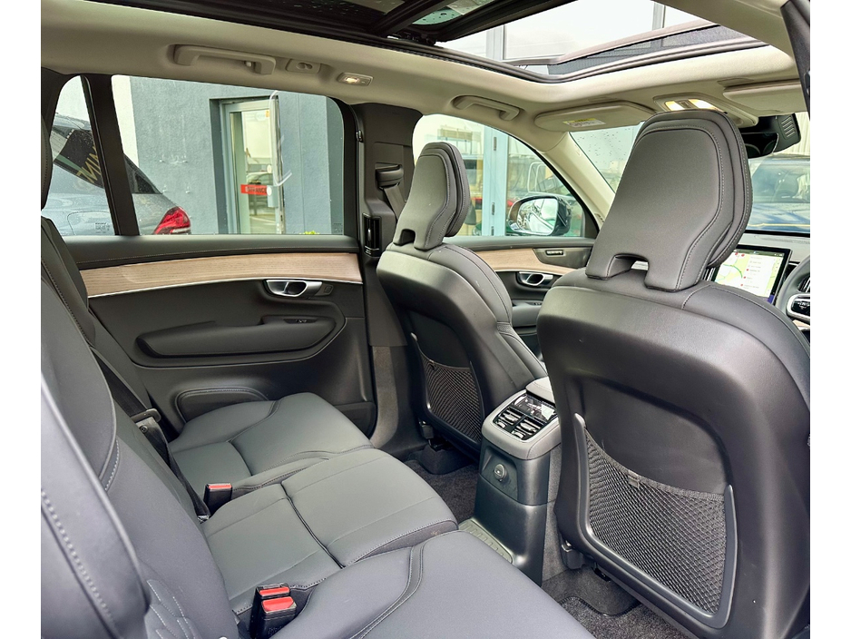 2025 Volvo XC90 - image 17