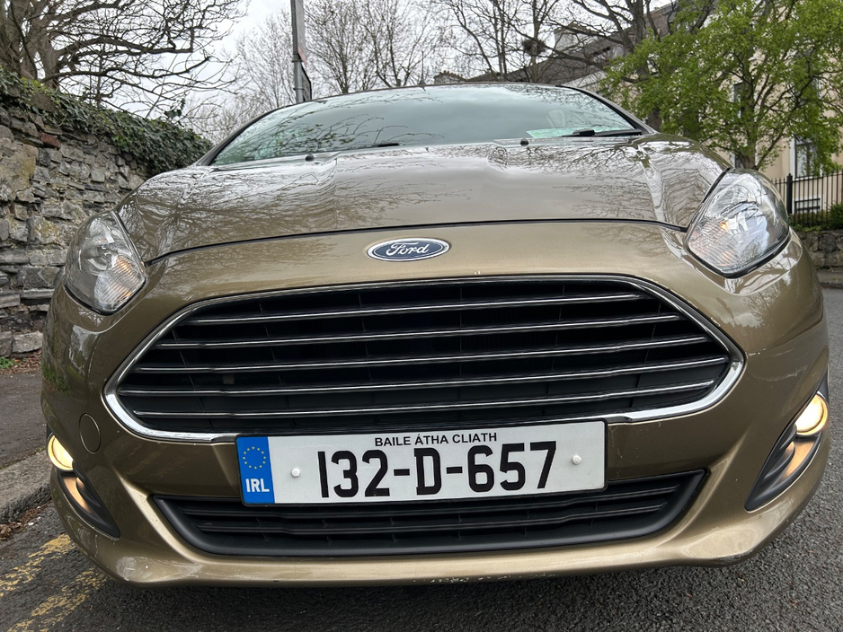 2013 Ford Fiesta - image 2