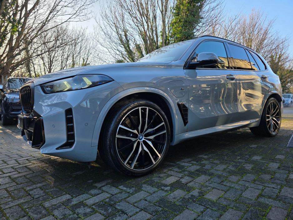 2025 BMW X5 XDRIVE50E M SPORT AUTO. ONLY 5K MILES. FINANCE ARRANGED. SIMI. AA APPROVED. €97,950