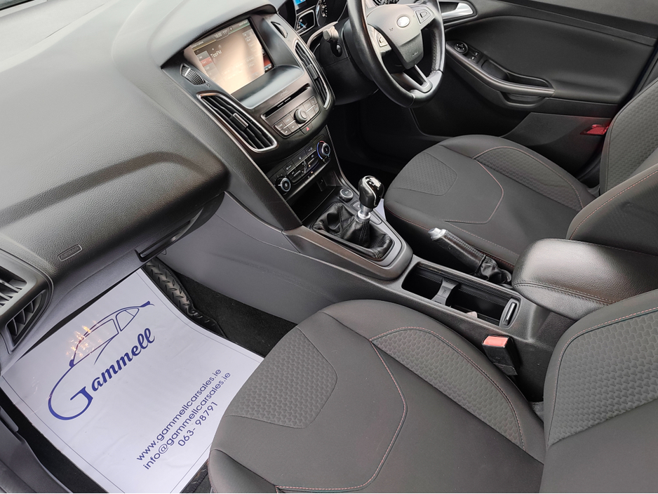 2016 Ford Focus - image 11