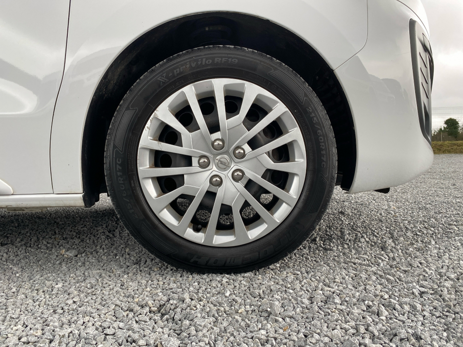 2023 Opel Vivaro - image 15