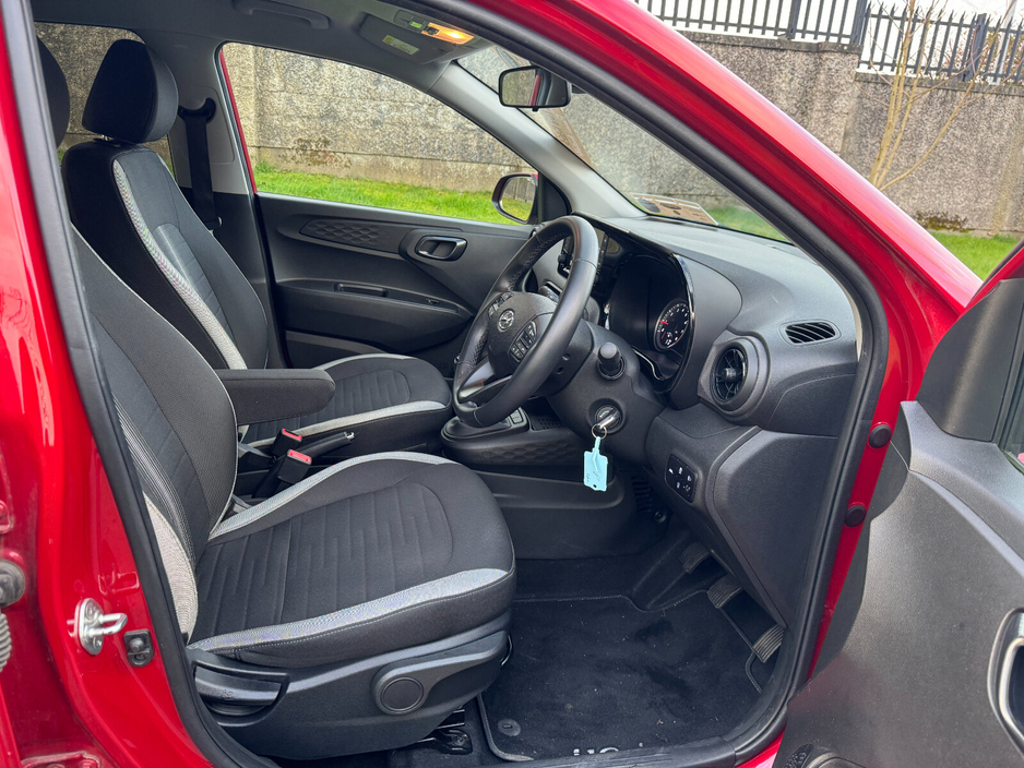 2023 Hyundai i10 - image 8