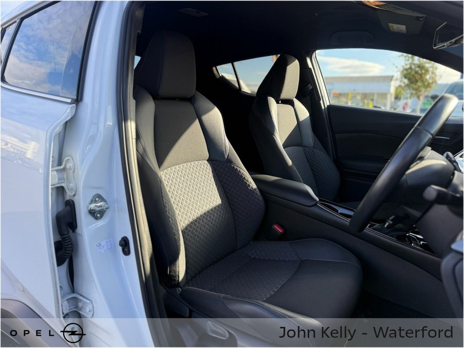 2023 Toyota C-HR 1.8 HYBRID SPORT €24,885