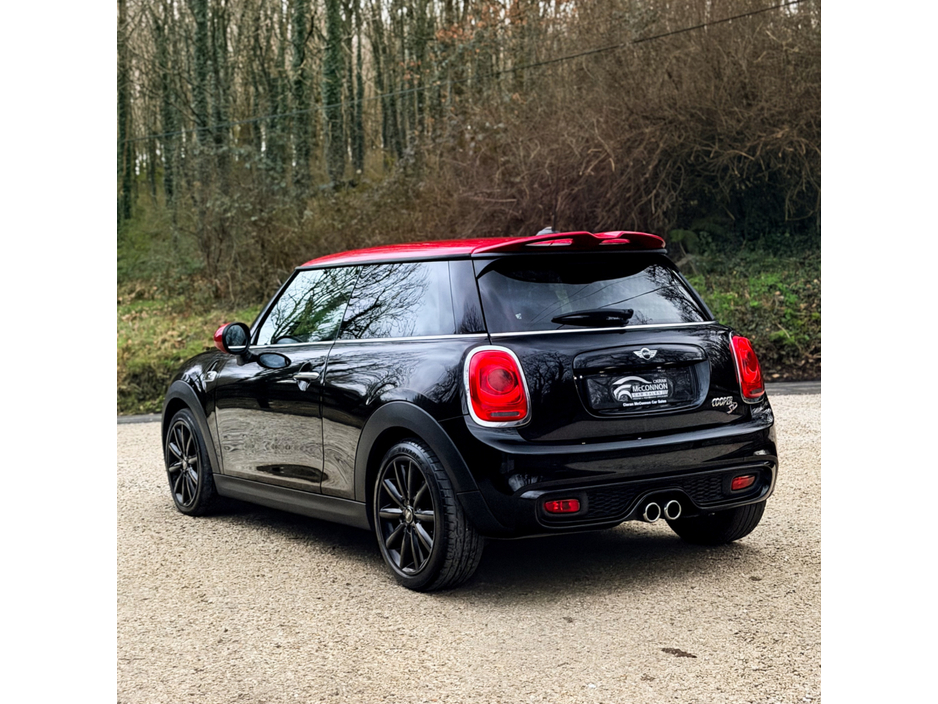2015 MINI Cooper - image 9