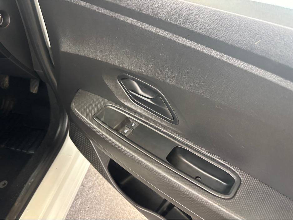 2021 Dacia Sandero - image 4