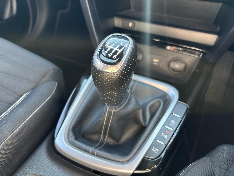 2022 Kia Ceed - image 12