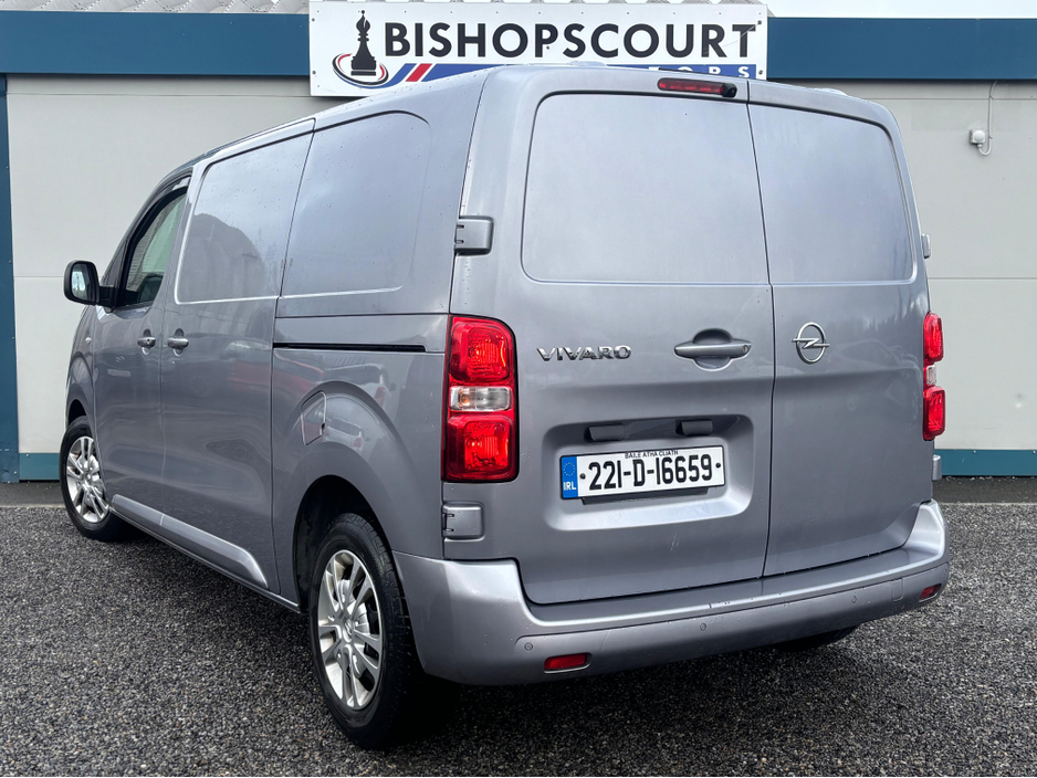 2022 Opel Vivaro - image 11