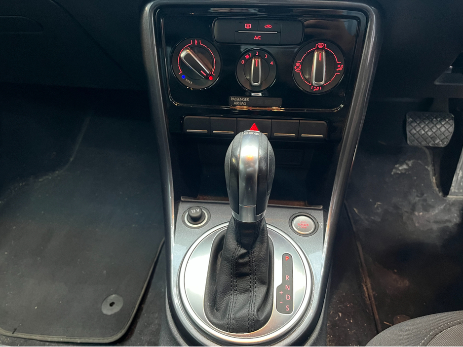 2017 Volkswagen Beetle 2017 VOLKSWAGEN BEETLE 1.2 AUTOMATIC WITH REVERSE CAMERA AND MORE