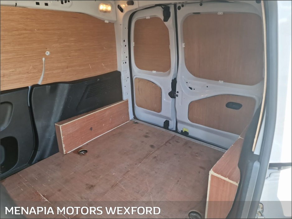 2023 Fiat Doblo - image 12