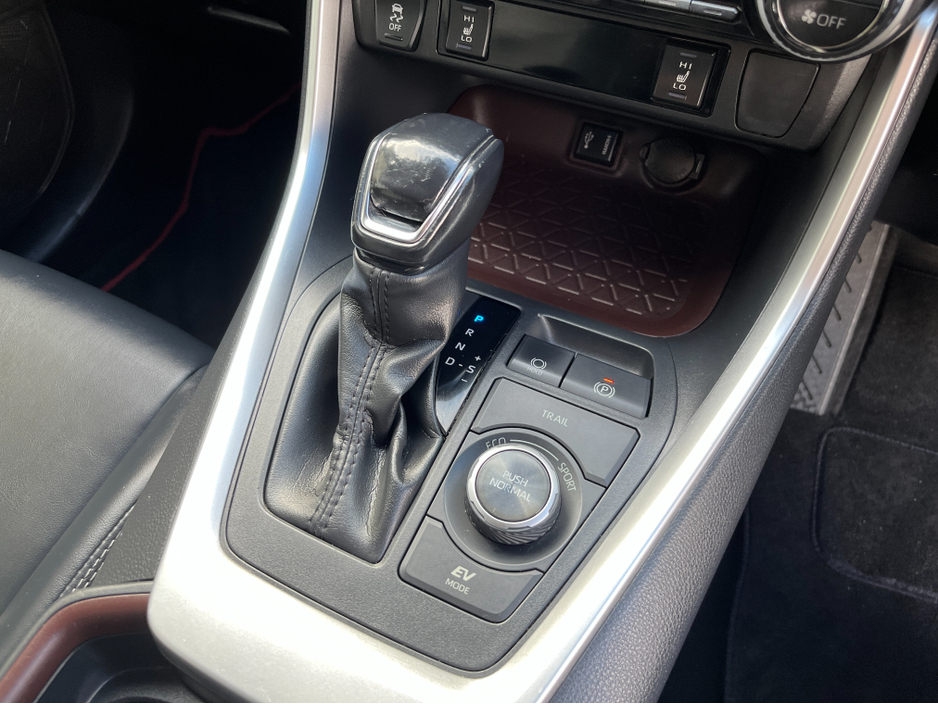 2020 Toyota Rav4 - image 17