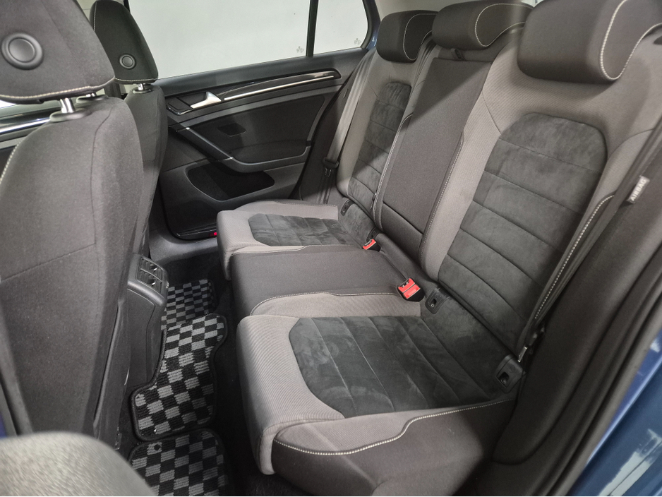 2016 Volkswagen Golf **HIGHLINE**ONLY 82000KMS**ALCANTARA SEATS**17" ALLOYS DIAMOND CUT**LANES ASSIST**KEYLESS ENTRY AND START**ADAPTIVE CRUISE CONTROL**DUAL ZONE CLIMATE CONTROL**REVERSE CAMERA**BLUETOOTH STREAMING €15,499