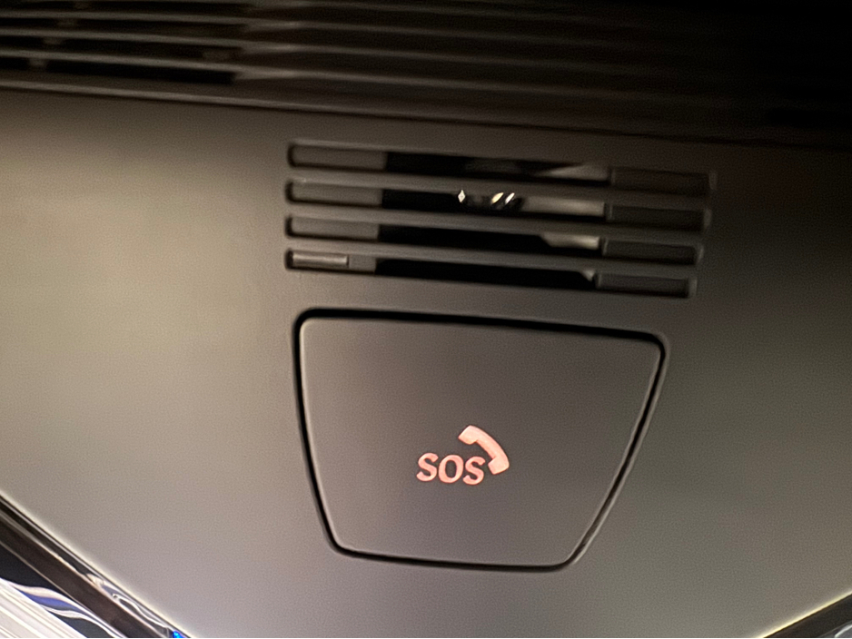 2022 BMW 5 Series - image 26