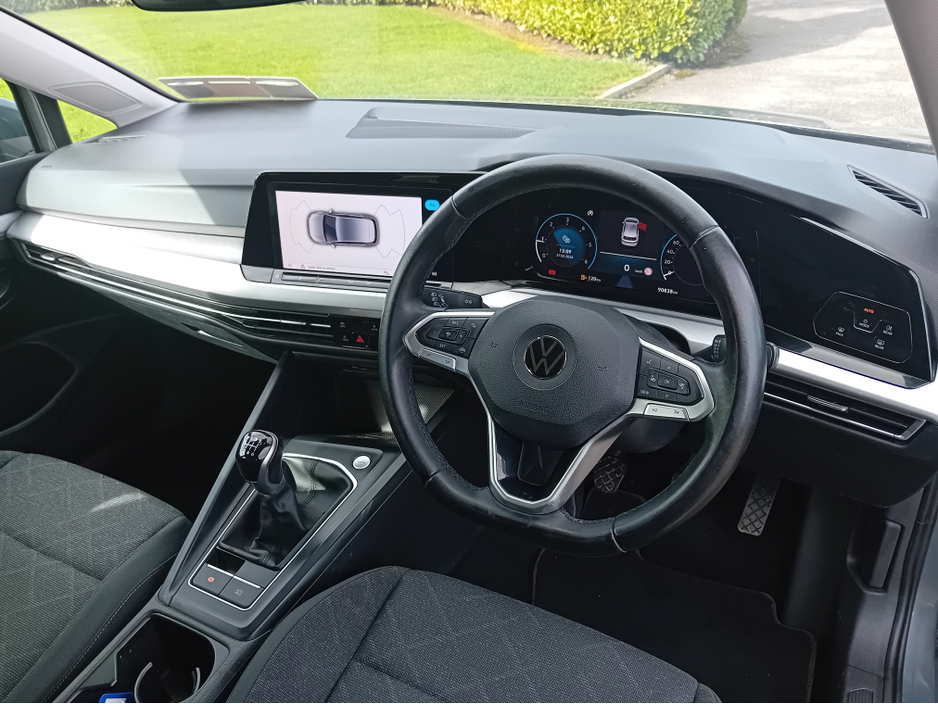 2021 Volkswagen Golf - image 7