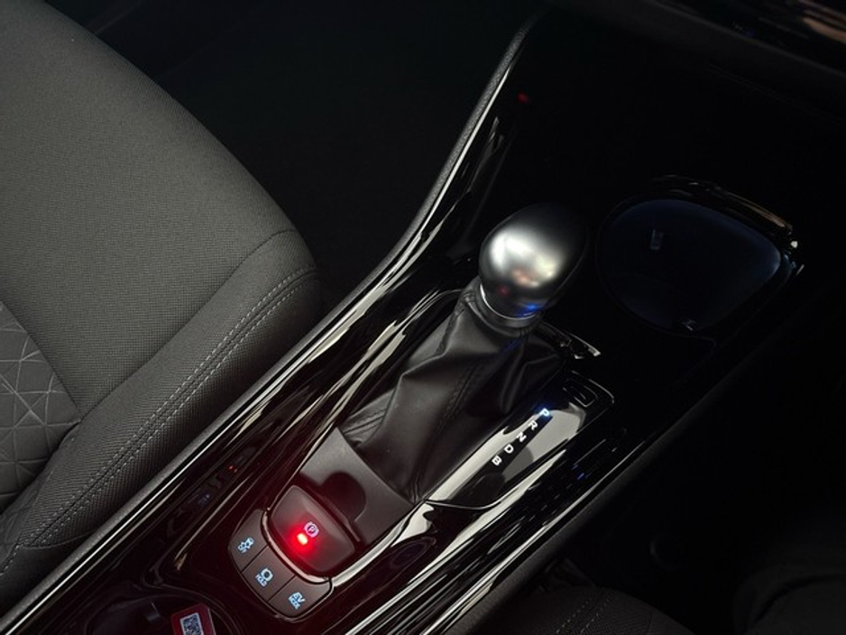 2021 Toyota C-HR - image 12