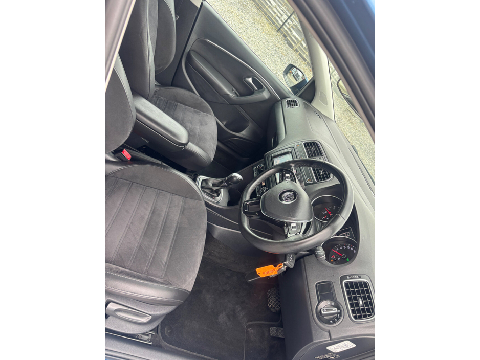 2016 Volkswagen Polo - image 5