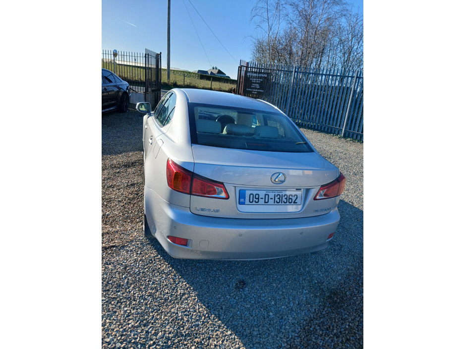 2009 Lexus IS 300 h - image 8
