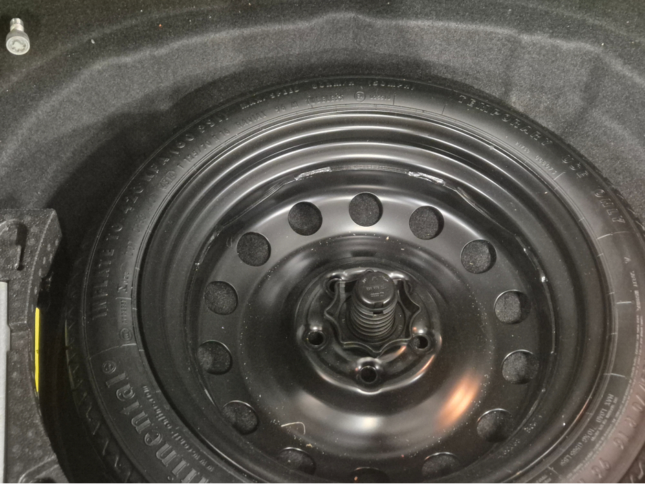 2015 Volkswagen Golf **HIGHLINE**ONLY 64000KMS**ALCANTARA SEATS*17" ALLOYS**LANE ASSIST**KEYLESS ENTRY AND START**ADAPTIVE CRUISE CONTROL**DUAL ZONE CLIMATE CONTROL**REVERSE CAMERA**BLUETOOTH STREAMING**FOLDING MIRRO €15,449