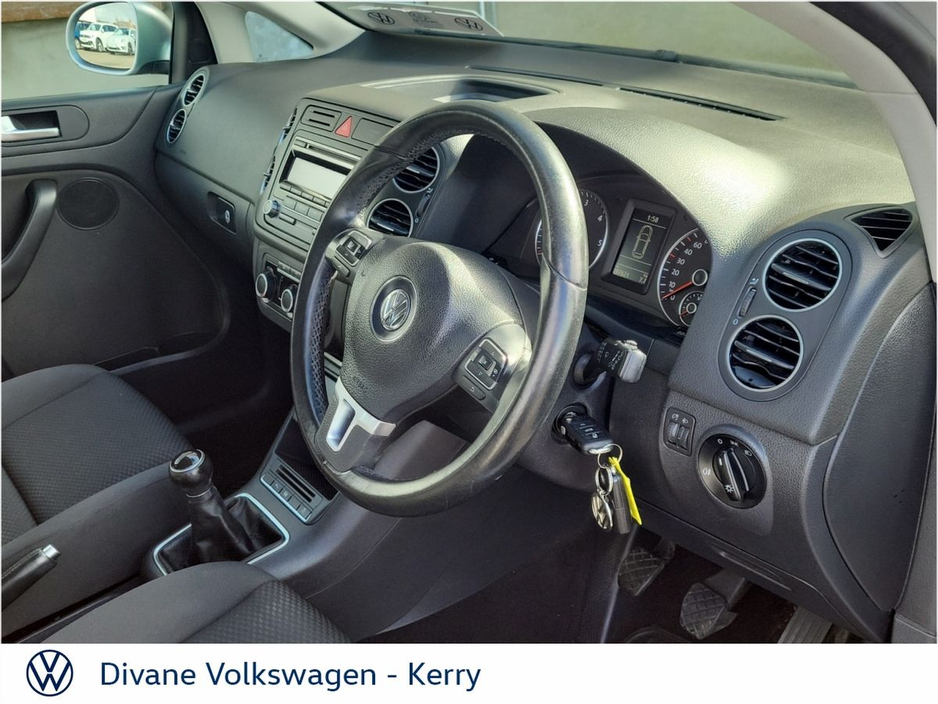 2012 Volkswagen Golf Plus - image 2