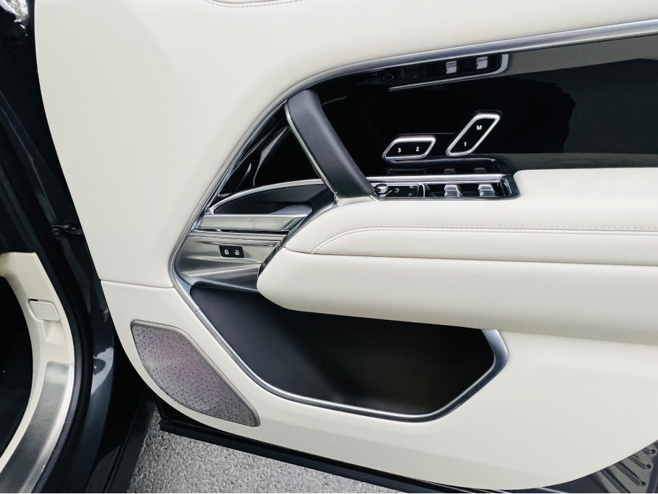 2023 Land Rover Range Rover - image 16