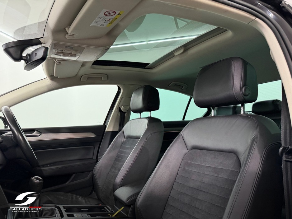 2017 Volkswagen Passat - image 11