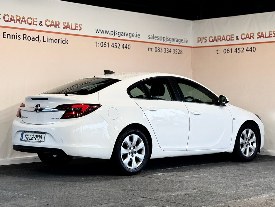 2017 Opel Insignia - image 5