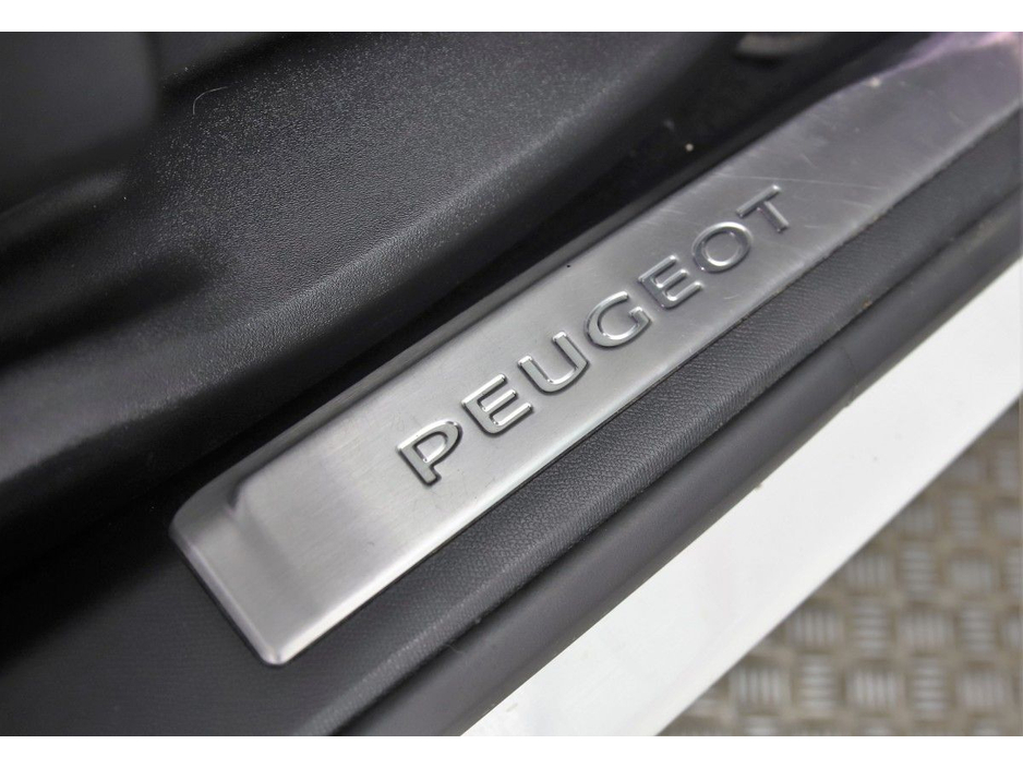 2019 Peugeot 3008 - image 24