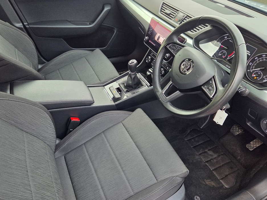 2019 Skoda Superb - image 13