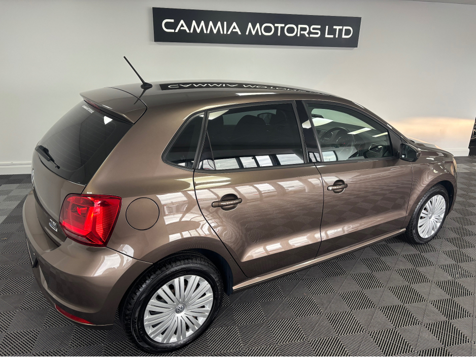 2015 Volkswagen Polo - image 4