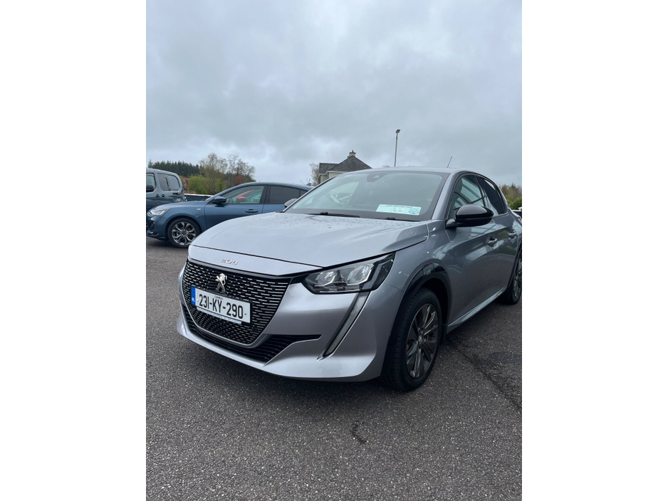 2023 Peugeot 208 - image 2