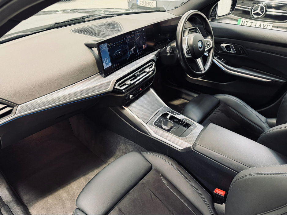 2023 BMW 3 Series - image 11