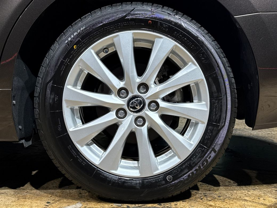 2018 Toyota Camry - image 12