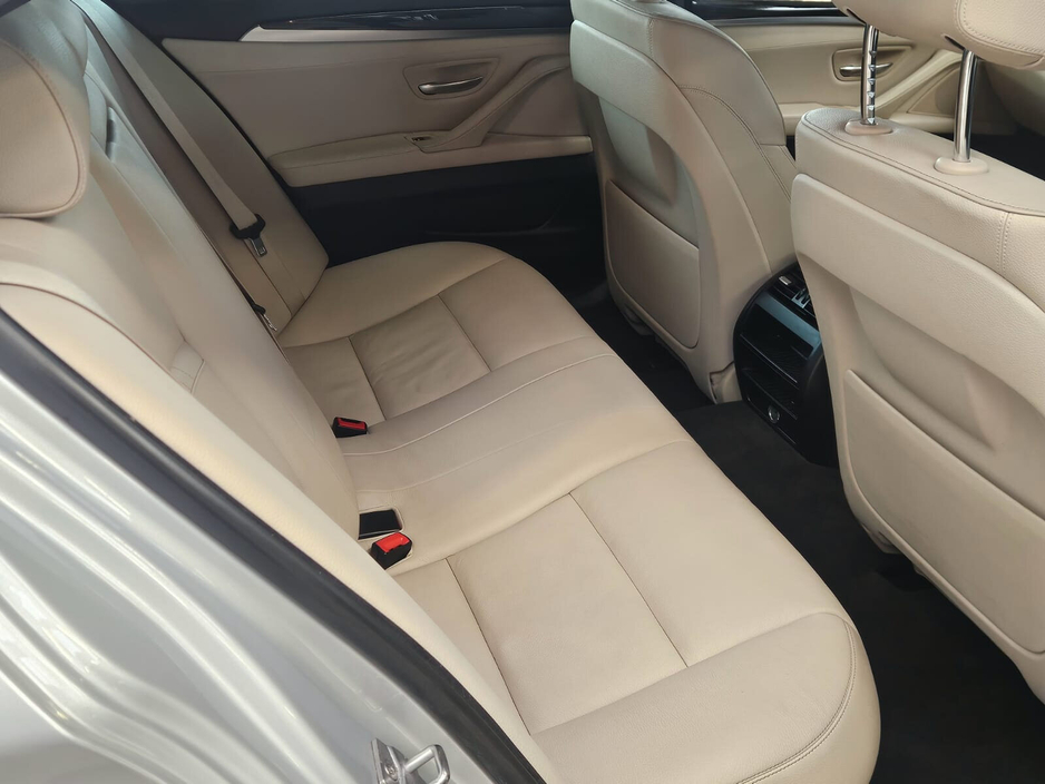 2014 BMW 5 Series - image 8