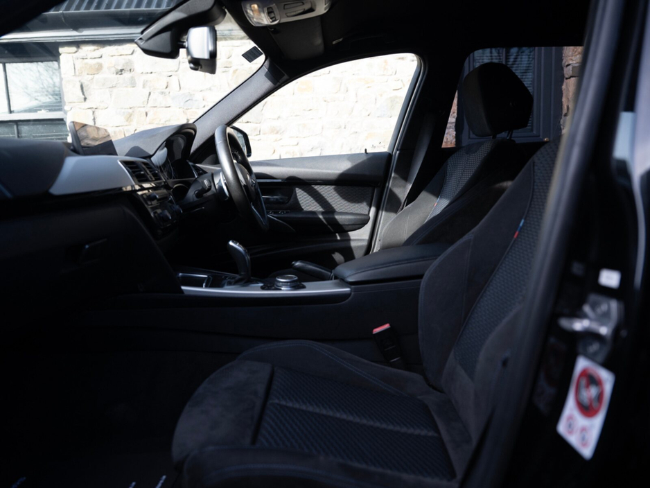 2015 BMW 3 Series - image 17