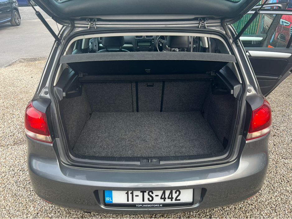 2011 Volkswagen Golf - image 9