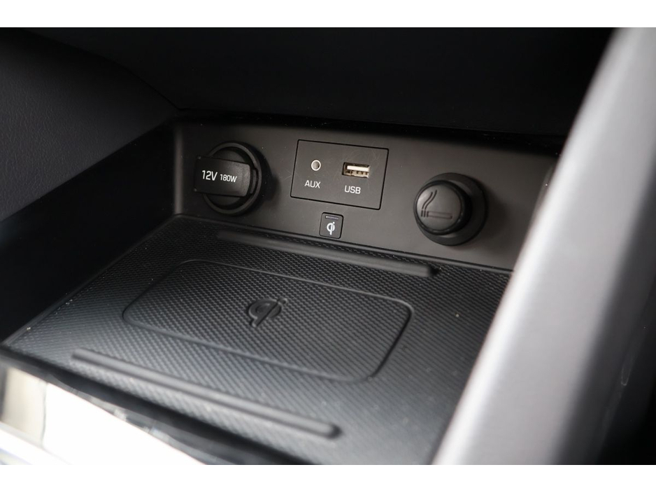 2017 Hyundai Ioniq - image 12