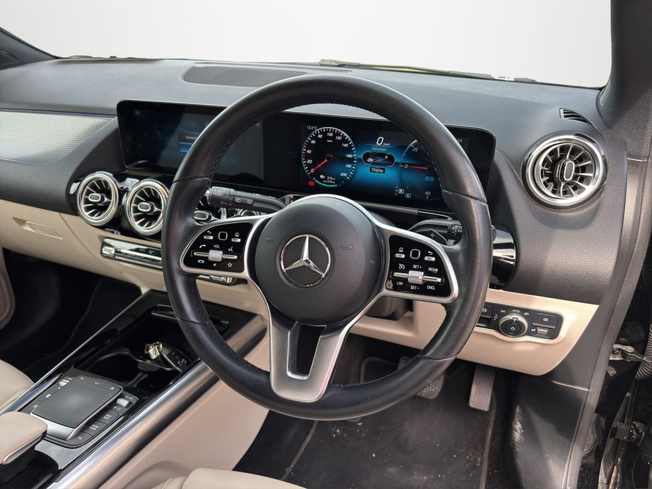 2022 Mercedes-Benz EQA - image 9