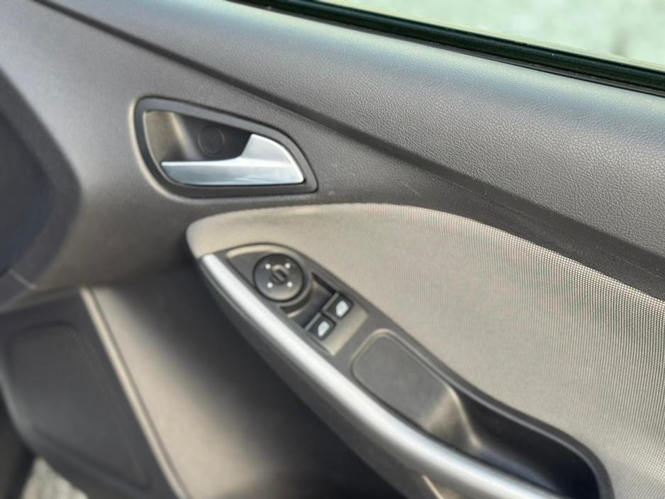 2012 Ford Focus - image 20