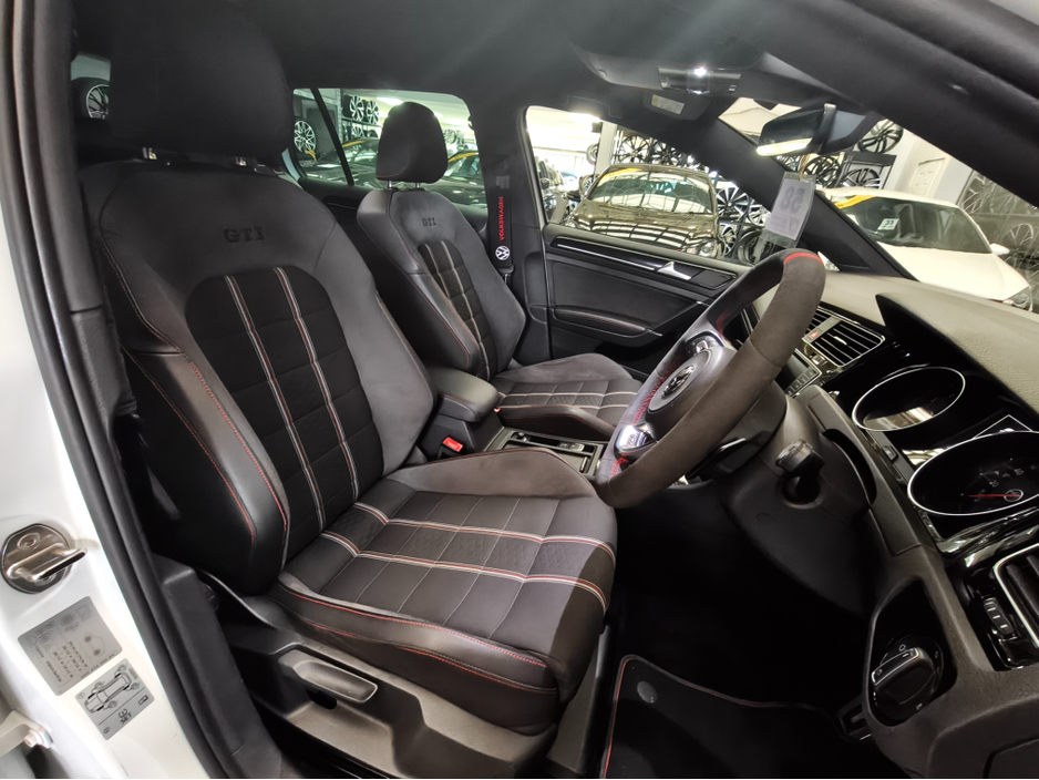 2016 Volkswagen Golf GTI Clubsport Street Edition//LOW KMs €25,950