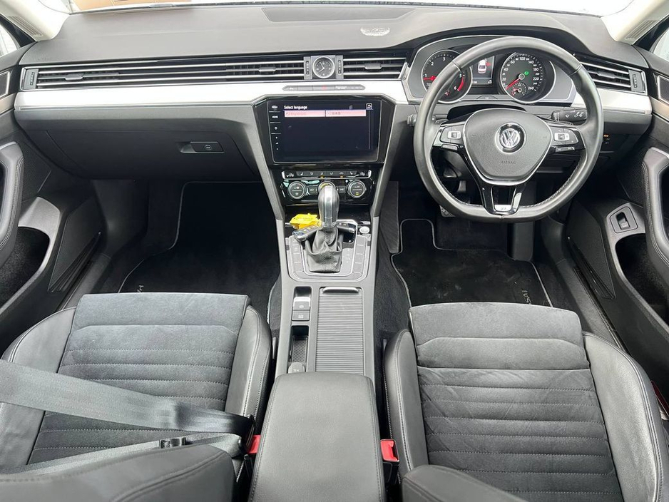 2018 Volkswagen Passat - image 10