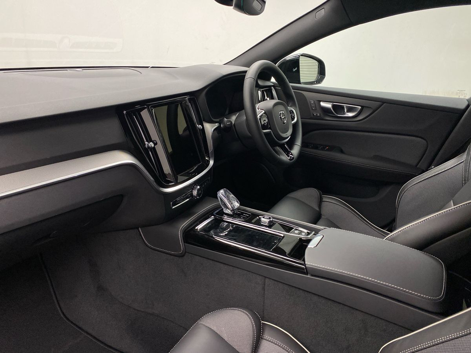 2026 Volvo V60 - image 16