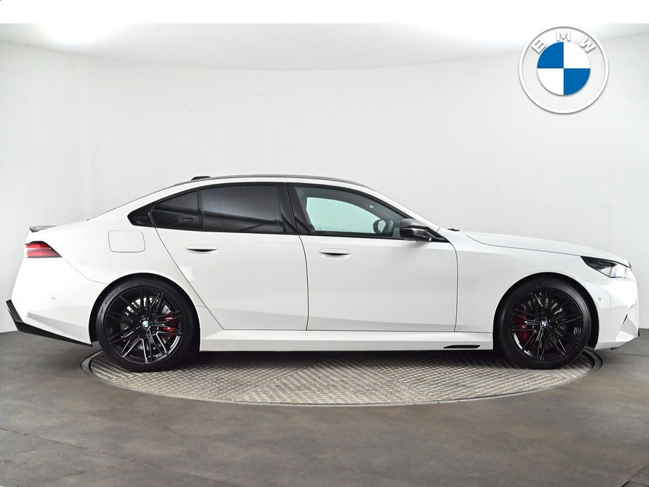 2025 BMW M5 - image 23