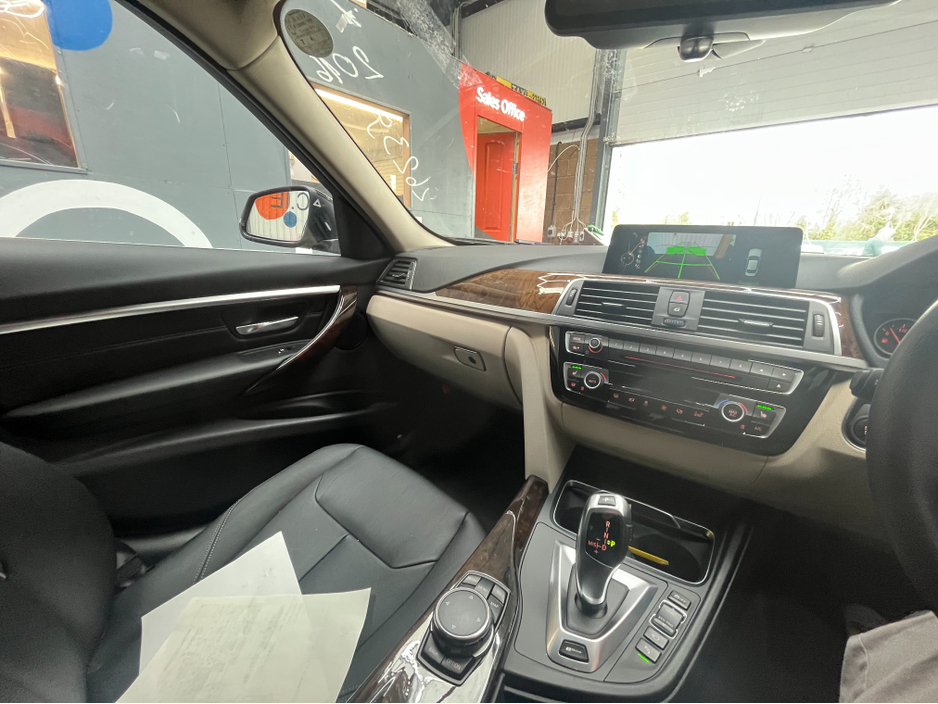 2016 BMW 3 Series - image 14