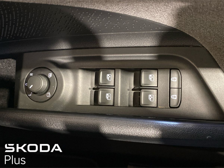 2023 Skoda Enyaq - image 23