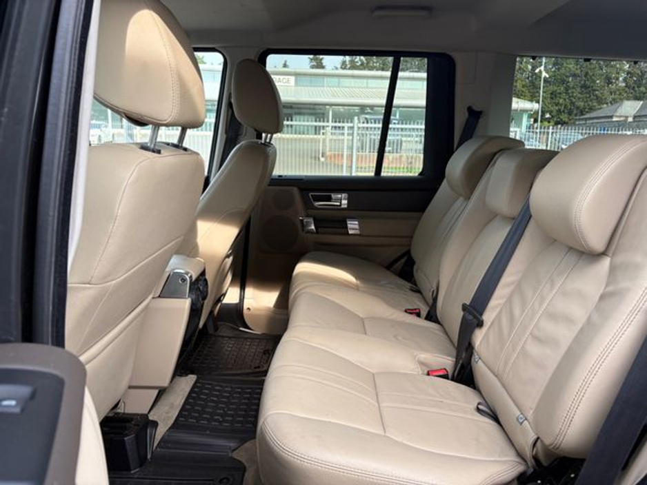 2012 Land Rover Discovery - image 19